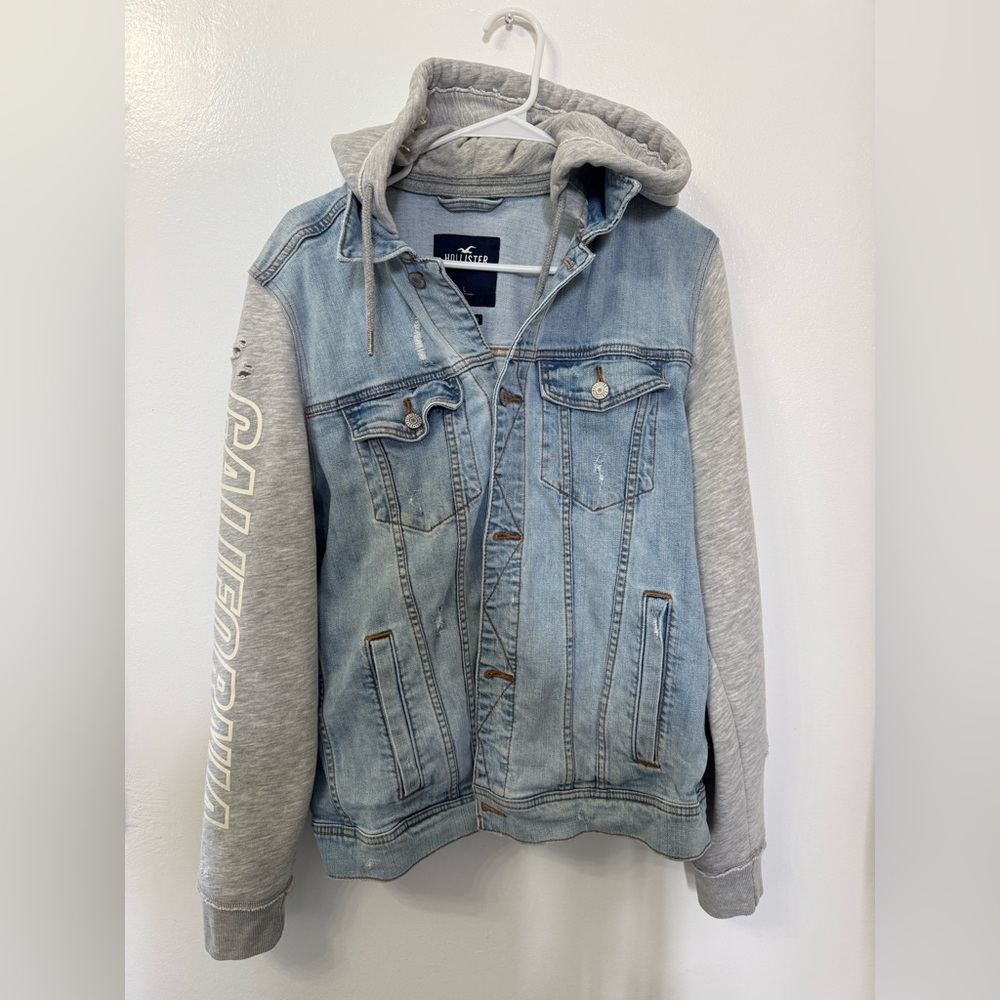 Men’s Hollister Denim Jacket Ripped Hoodie Hybrid – Light Wash, Size L